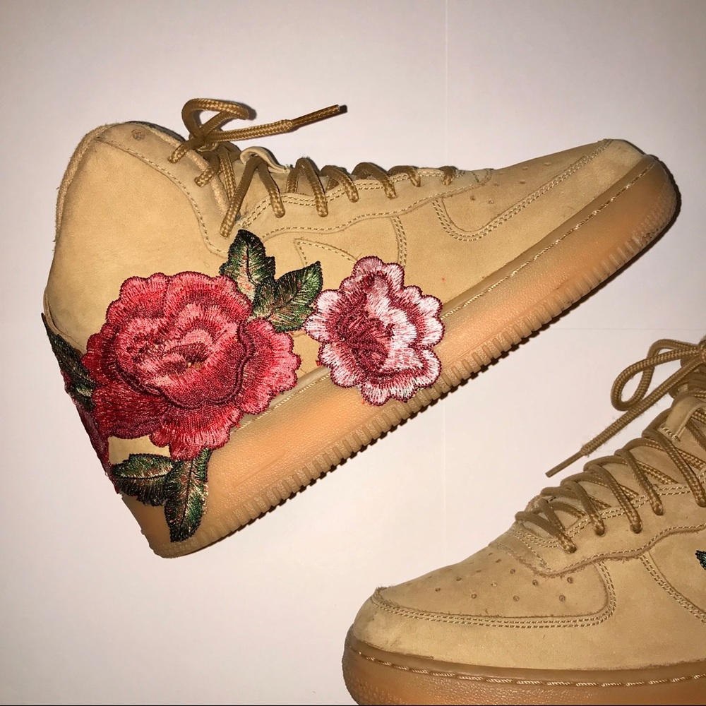 CUSTOM NIKE AIR FORCE 1 (flax with roses)